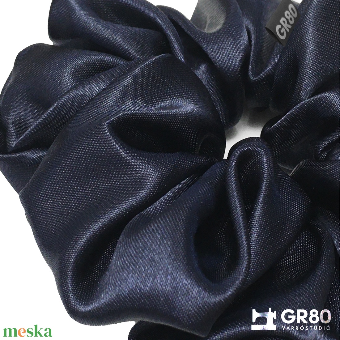 Tengerészkék szatén selyem hajgumi / scrunchie prémium minőségű selyemből. Átmérője kb. 12 cm - ruha & divat - hajdísz & hajcsat - hajgumi - Meska.hu