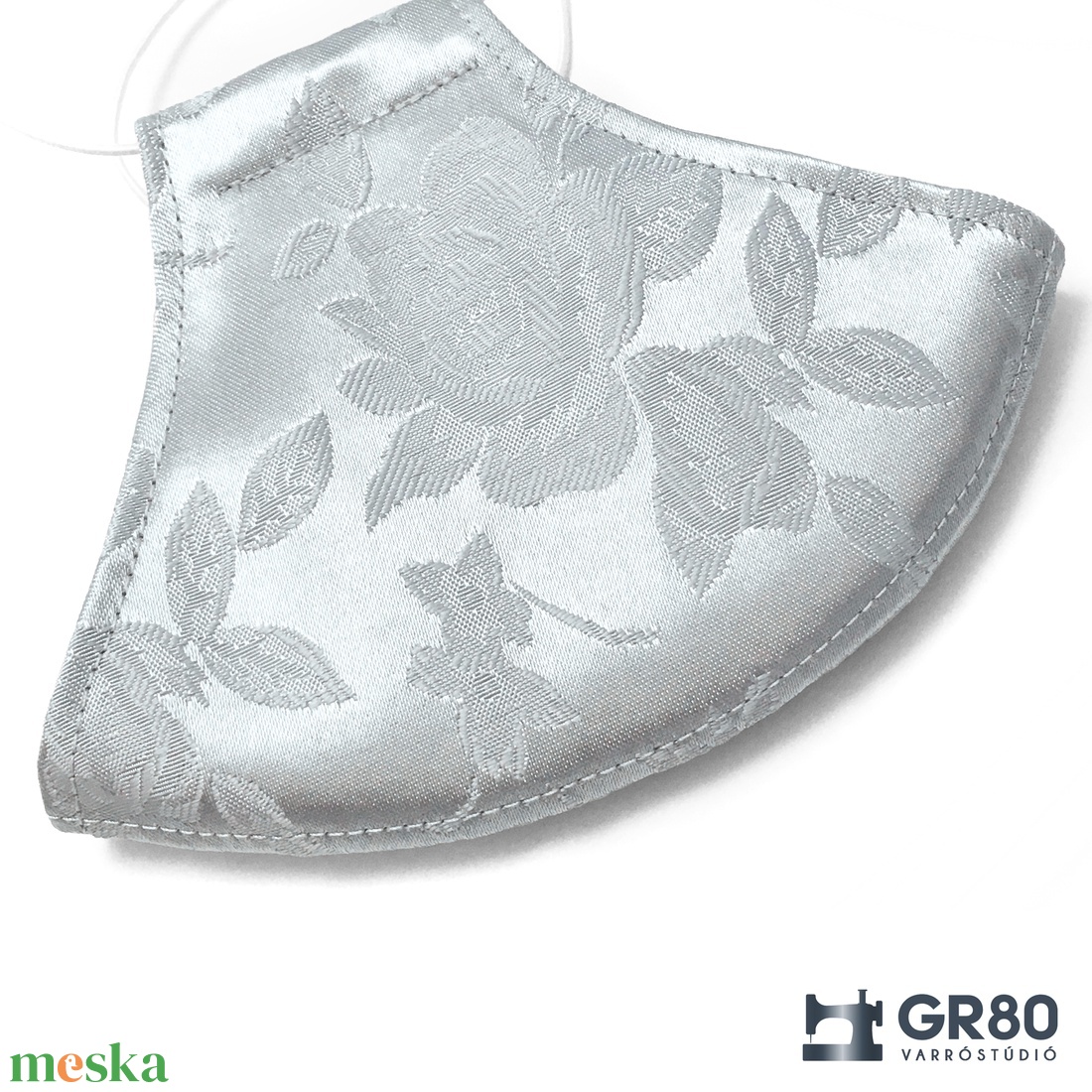 Ezüst színű, rózsa mintás, szűrőbetétes, elegáns maszk. Akár dupla szűrőbetéttel is! Fényes brokát szájmaszk - esküvő - kiegészítők - esküvői maszk - Meska.hu