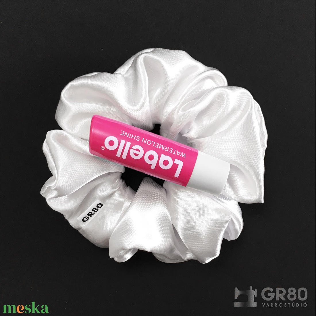 Hófehér selyem hajgumi (scrunchie) prémium minőségű, vastagabb szaténból. Átmérője kb. 12 cm - ruha & divat - hajdísz & hajcsat - hajgumi - Meska.hu