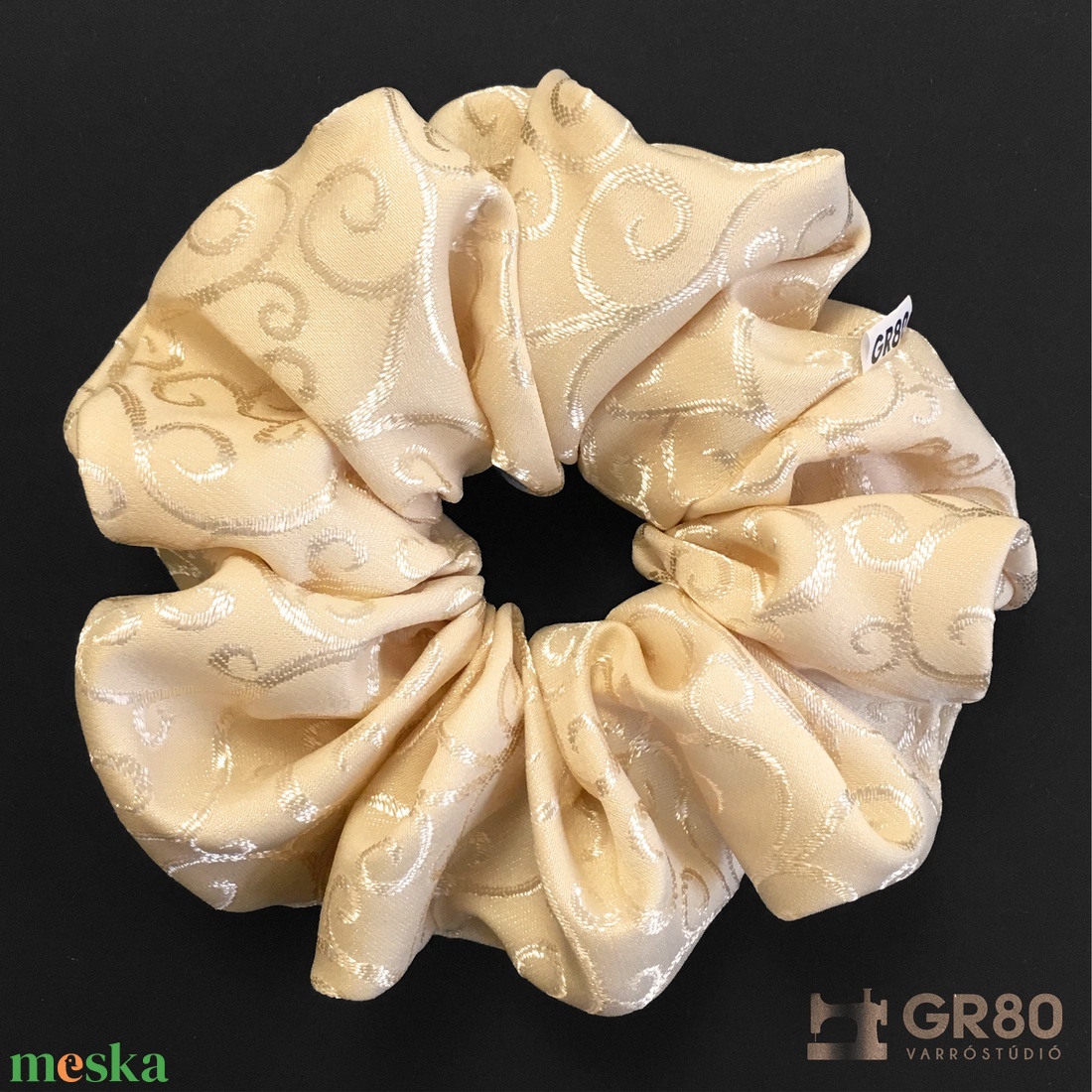 Bézs, ekrü inda mintás hajgumi, elegáns scrunchie - ruha & divat - hajdísz & hajcsat - hajgumi - Meska.hu Bézs, ekrü inda mintás hajgumi, elegáns scrunchie - ruha & divat - hajdísz & hajcsat - hajgumi - Meska.hu