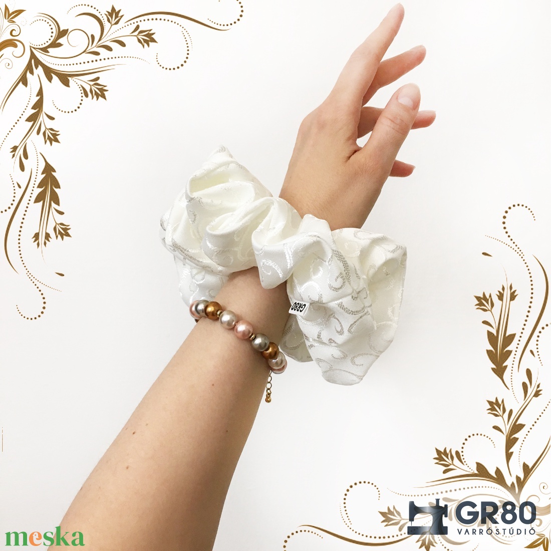 Inda mintás fehér hajgumi (scrunchie) kiváló minőségű PE dekor anyagból. Normál vagy óriás XXL méretben választható - ruha & divat - hajdísz & hajcsat - hajgumi - Meska.hu
