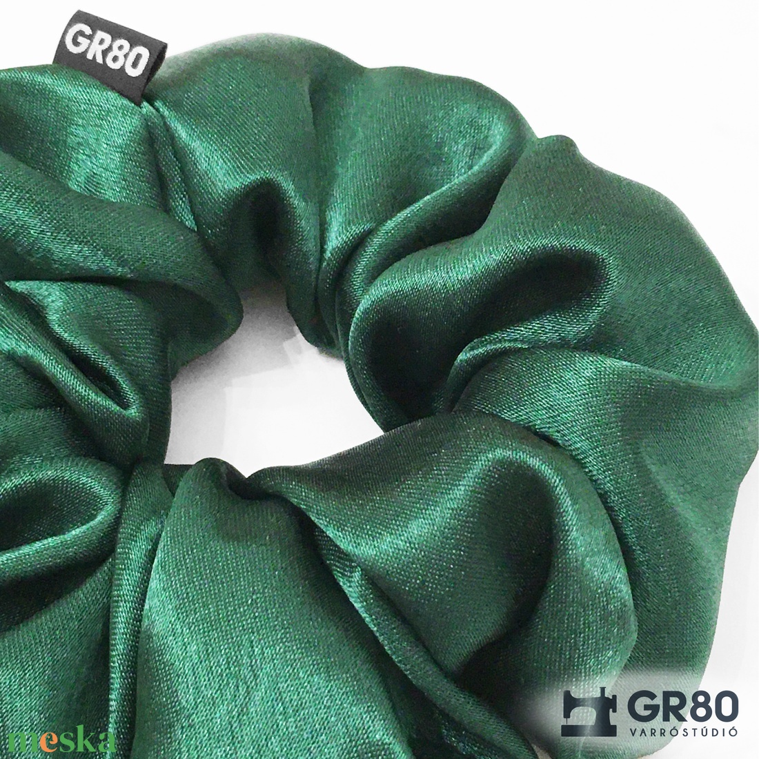 Smaragdzöld selyem hajgumi, szatén scrunchie - ruha & divat - hajdísz & hajcsat - hajgumi - Meska.hu