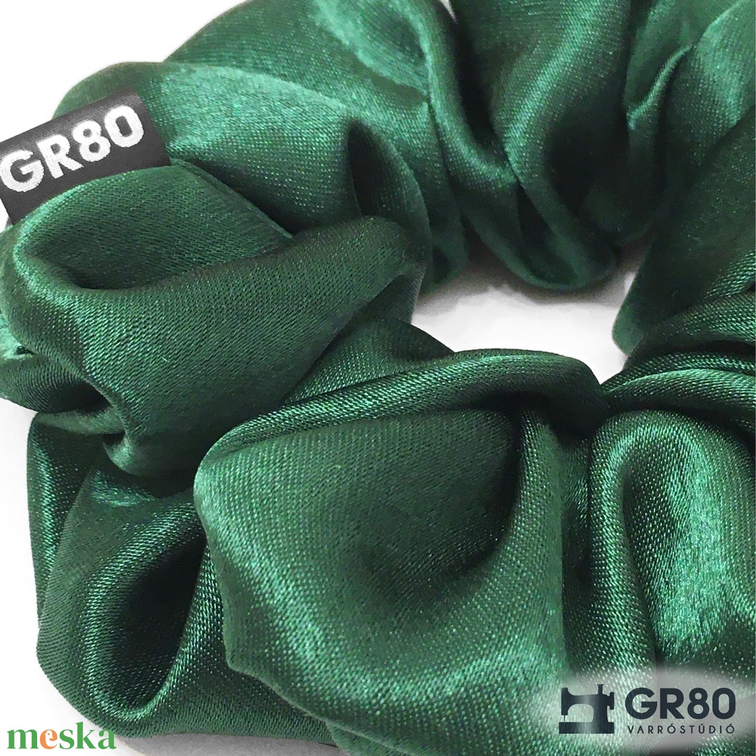 Smaragdzöld selyem hajgumi, szatén scrunchie - ruha & divat - hajdísz & hajcsat - hajgumi - Meska.hu