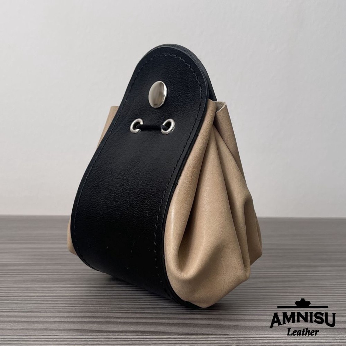 2in1 szütyő és kockatálca - fekete - bézs - játék & sport - táblajáték és kártyajáték - társasjátékok - dobókocka - Meska.hu