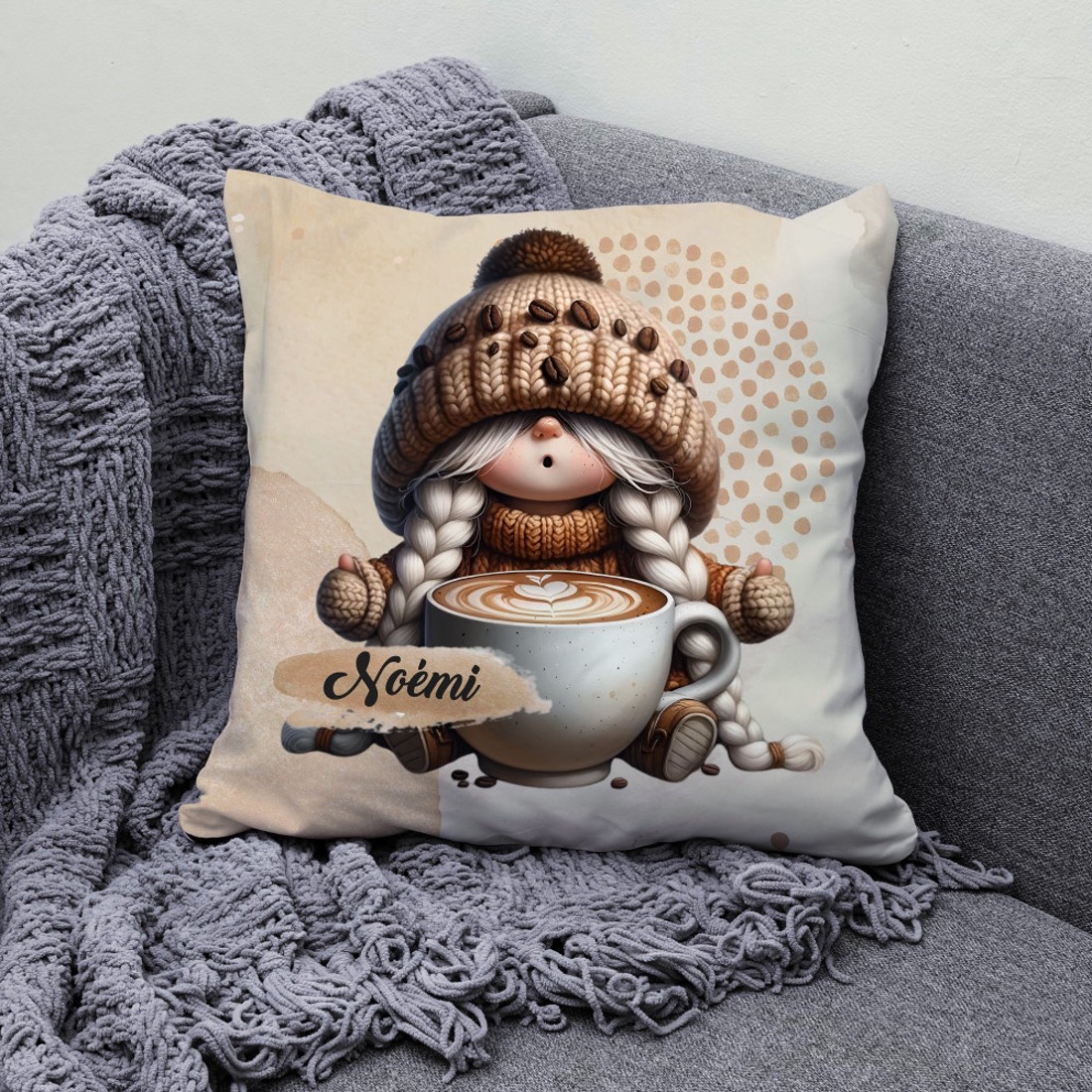 Névvel kérhető kávés manó lány - Imádom a kávét mintás párna - otthon & életmód - lakástextil - párna & párnahuzat - díszpárna (belsővel együtt) - Meska.hu