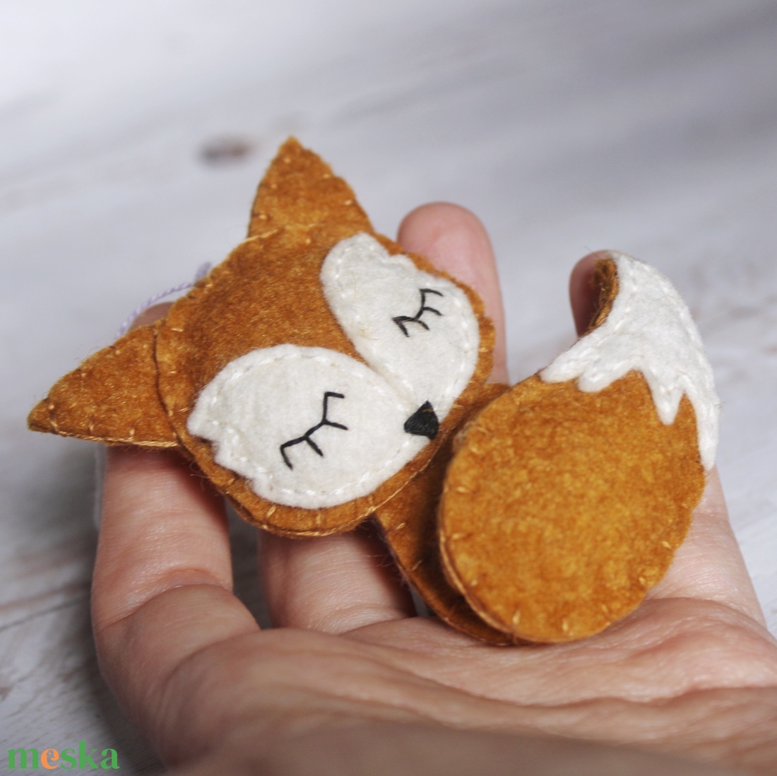 Filc szunyókáló róka - karácsony - karácsonyi lakásdekoráció - karácsonyi lakásdíszek - Meska.hu