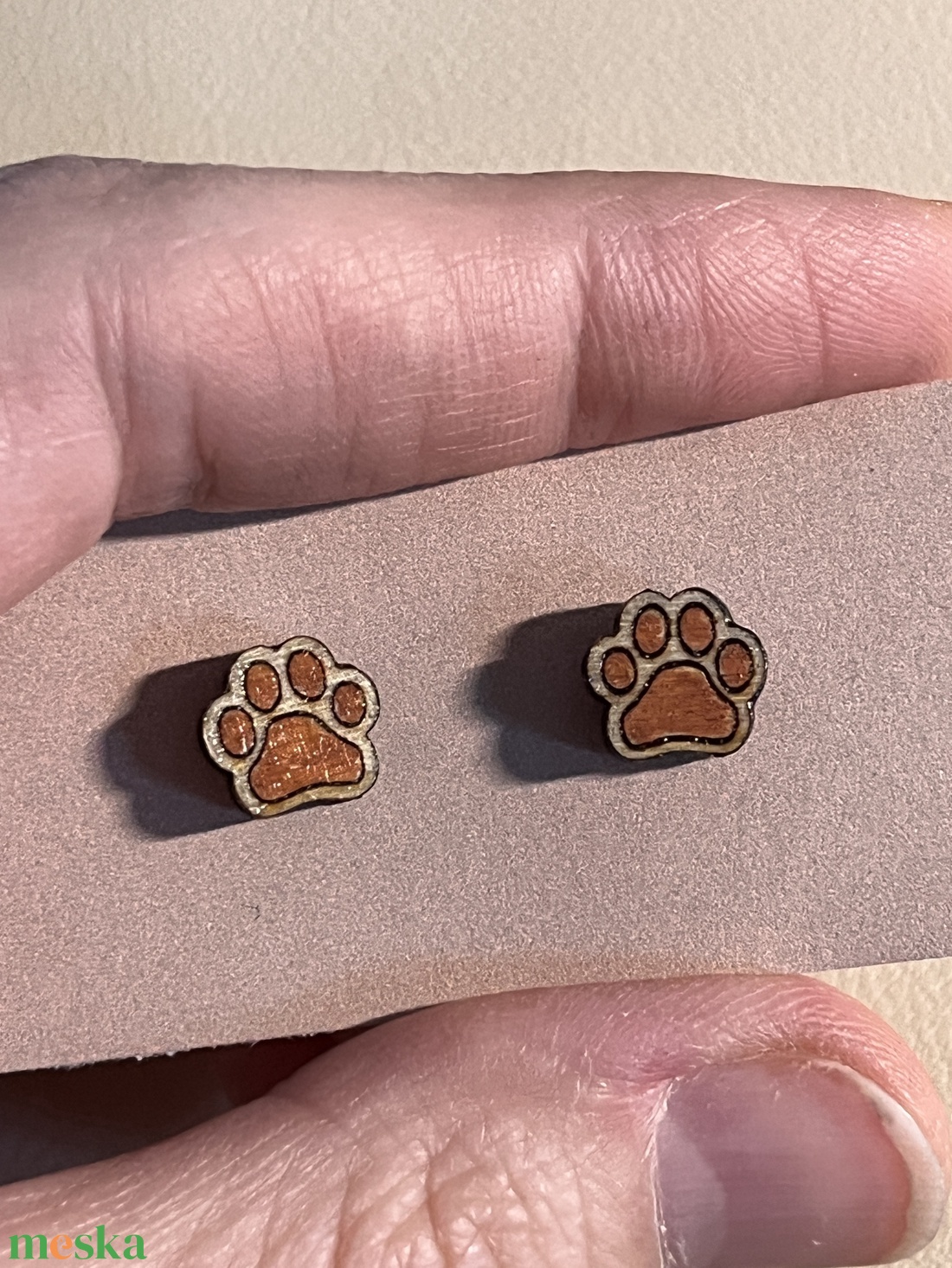 Mancs - fából készült bedugós fülbevaló - ékszer - fülbevaló - pötty fülbevaló - Meska.hu