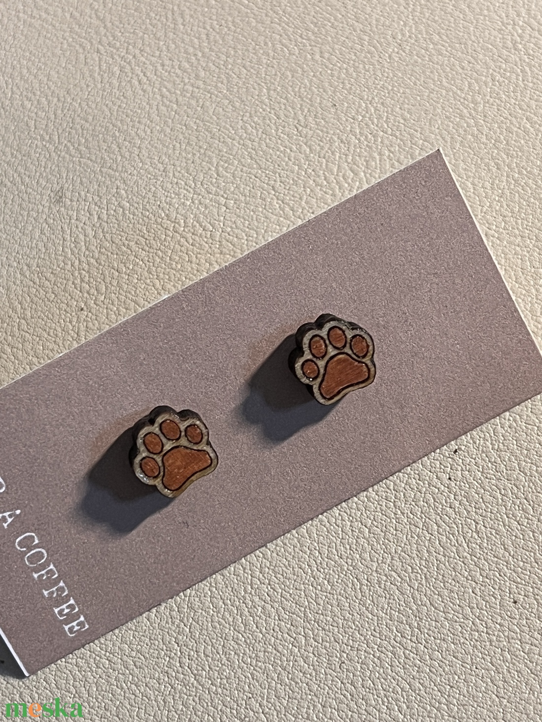 Mancs - fából készült bedugós fülbevaló - ékszer - fülbevaló - pötty fülbevaló - Meska.hu