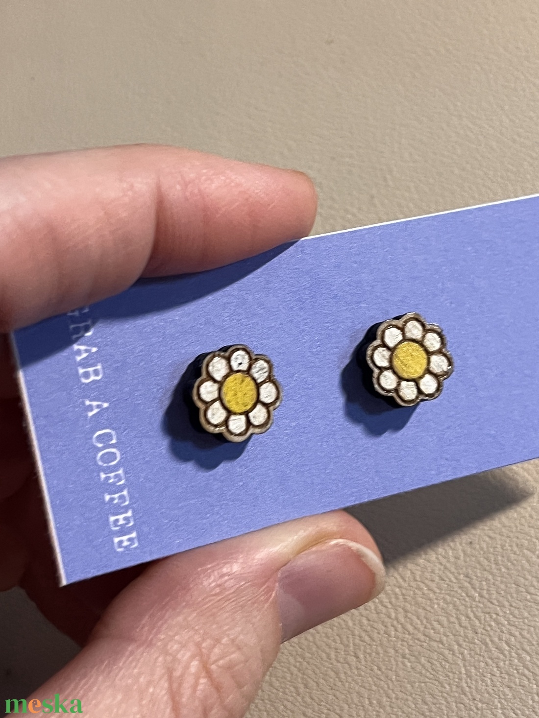 Virág - fából készült bedugós fülbevaló - ékszer - fülbevaló - pötty fülbevaló - Meska.hu