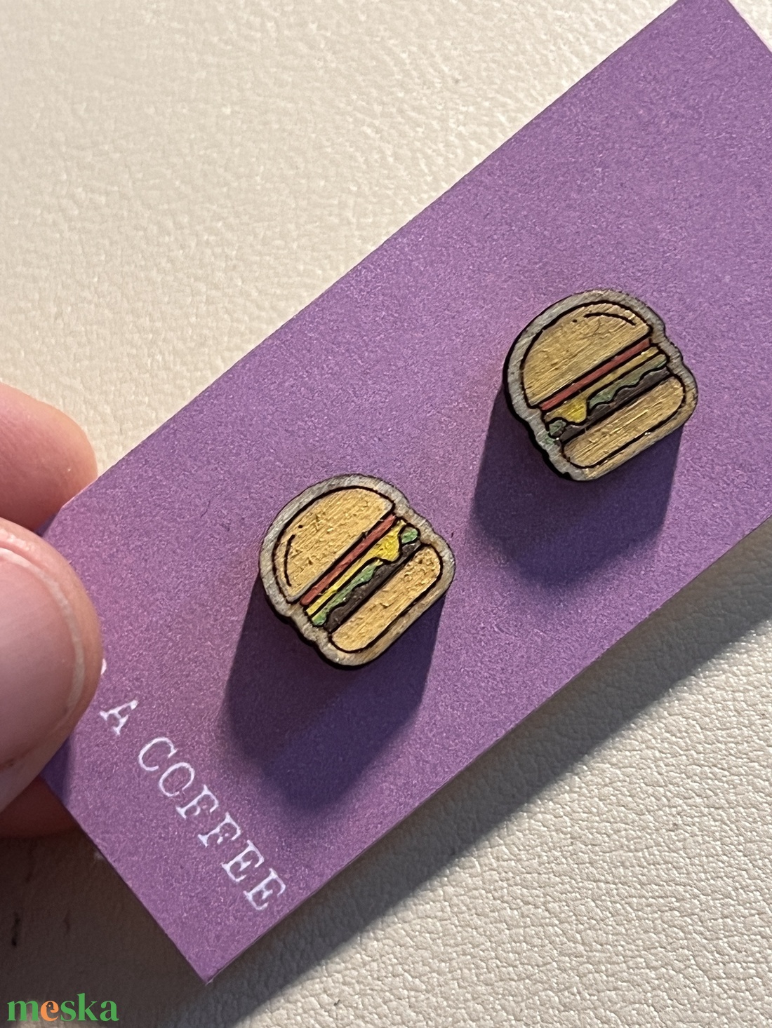 Hamburger - fából készült bedugós fülbevaló - ékszer - fülbevaló - pötty fülbevaló - Meska.hu