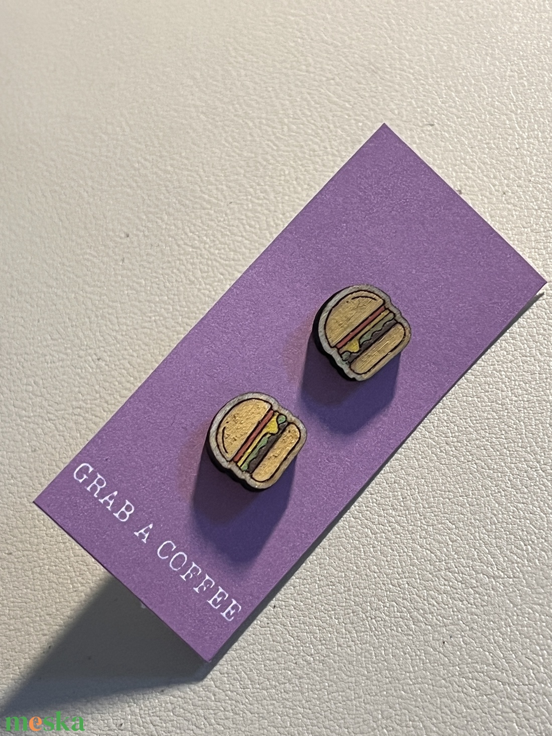 Hamburger - fából készült bedugós fülbevaló - ékszer - fülbevaló - pötty fülbevaló - Meska.hu