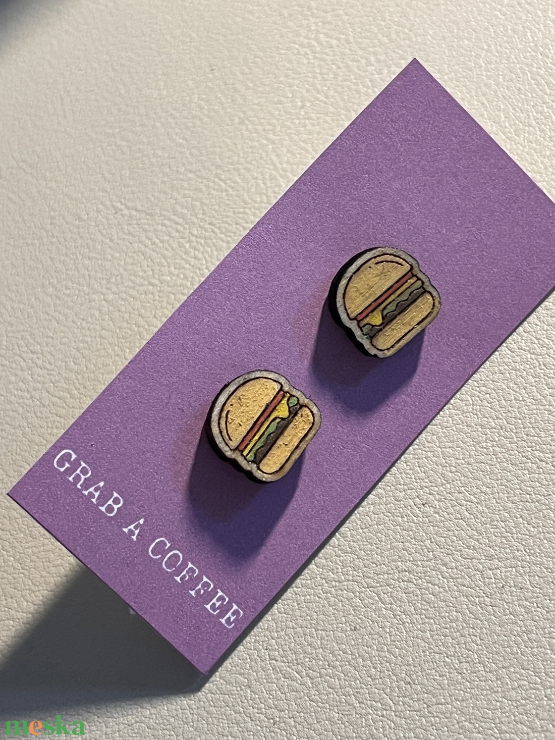 Hamburger - fából készült bedugós fülbevaló - ékszer - fülbevaló - pötty fülbevaló - Meska.hu