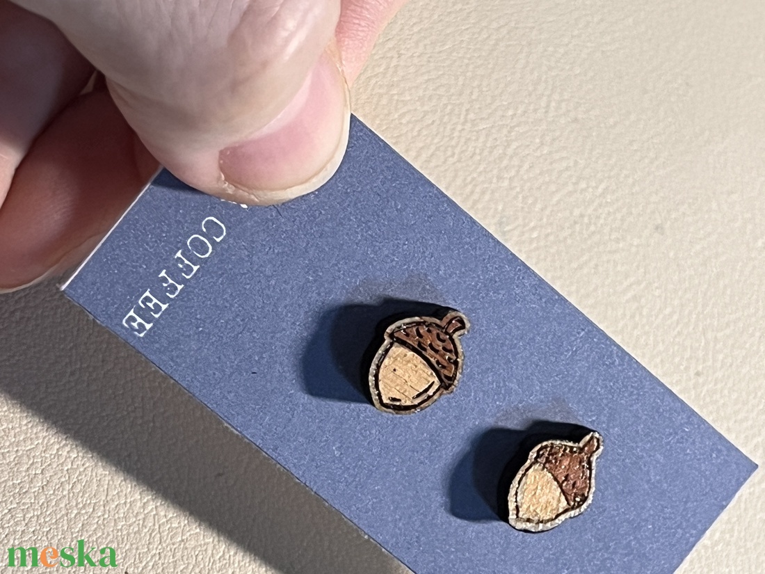 Apró fa bedugós makk fülbevaló � természet ihlette minimalista ékszer - ékszer - fülbevaló - pötty fülbevaló - Meska.hu