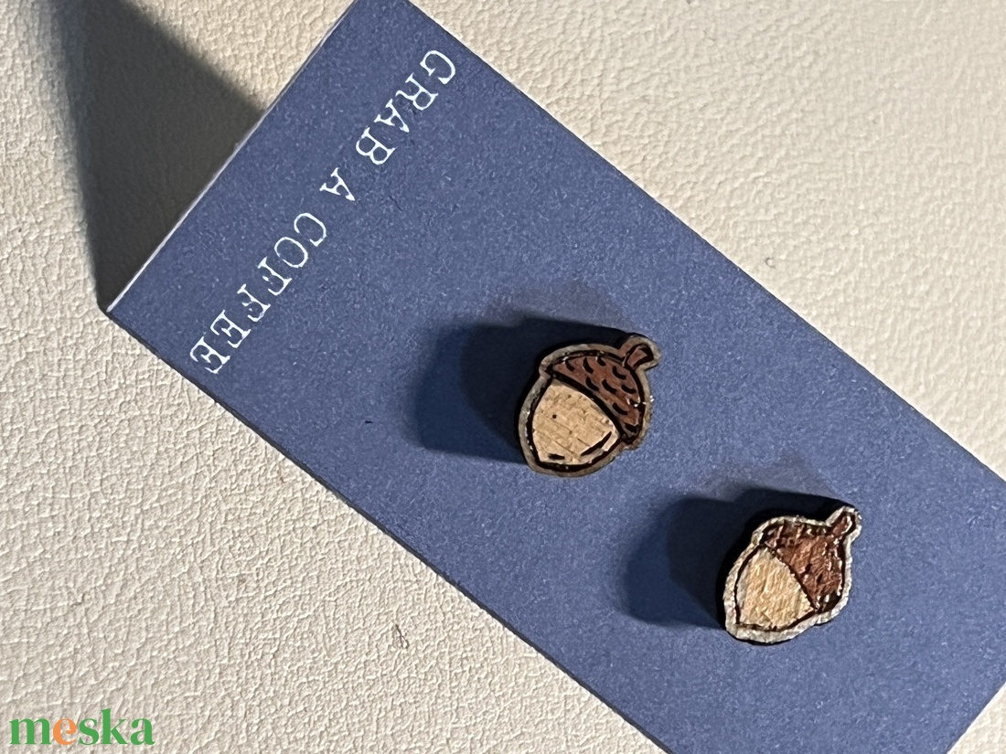 Apró fa bedugós makk fülbevaló � természet ihlette minimalista ékszer - ékszer - fülbevaló - pötty fülbevaló - Meska.hu