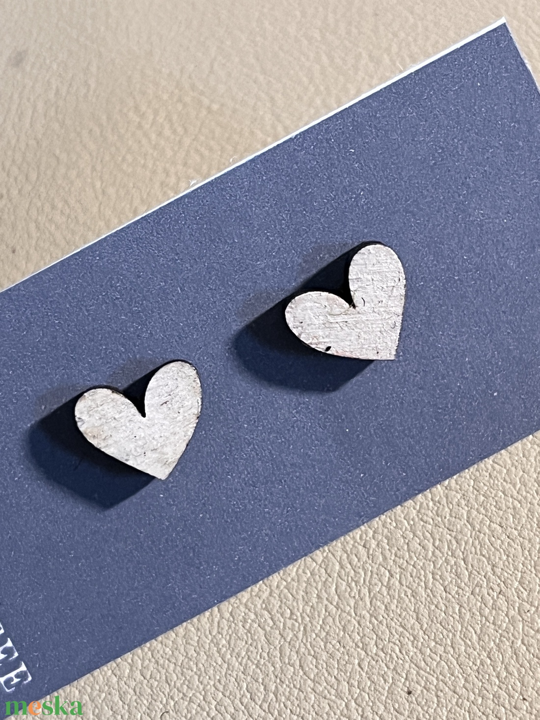 Apró fa bedugós szív fülbevaló � letisztult, romantikus kiegészítő - ékszer - fülbevaló - pötty fülbevaló - Meska.hu