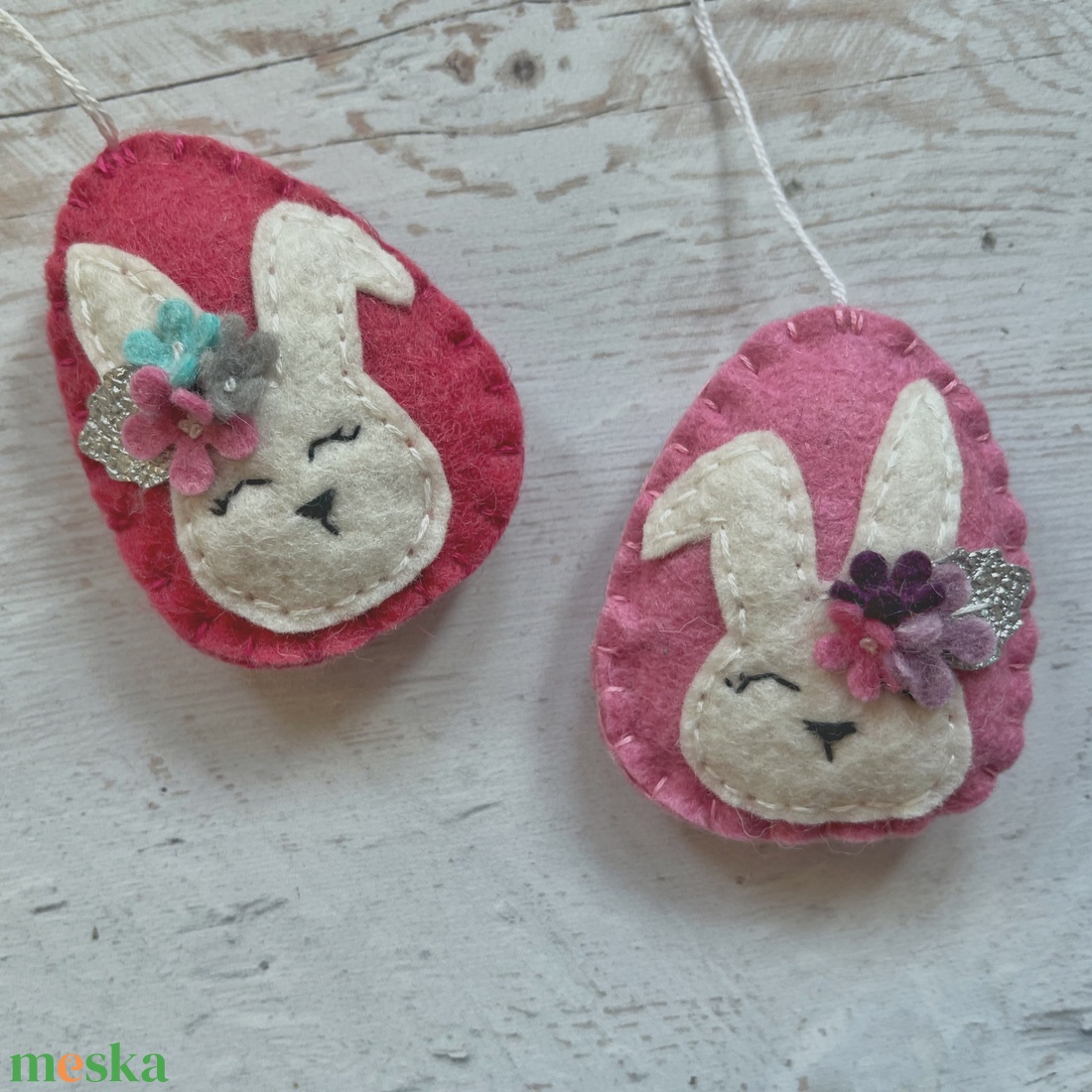 Virágos nyuszi tojás - gyapjúfilcből készült húsvéti dekoráció - ünnepi díszek, dekorációk - húsvéti díszek és dekorációk - húsvéti tojásfadíszek - Meska.hu