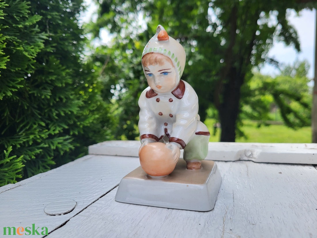 Zsolnay porcelán_Sinkó András_labdázó kisfiú - otthon & életmód - dekoráció - dísztárgy - Meska.hu Zsolnay porcelán_Sinkó András_labdázó kisfiú - otthon & életmód - dekoráció - dísztárgy - Meska.hu