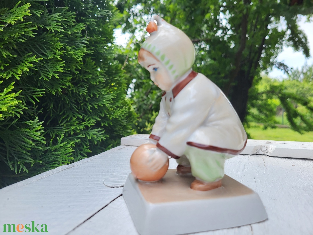Zsolnay porcelán_Sinkó András_labdázó kisfiú - otthon & életmód - dekoráció - dísztárgy - Meska.hu Zsolnay porcelán_Sinkó András_labdázó kisfiú - otthon & életmód - dekoráció - dísztárgy - Meska.hu