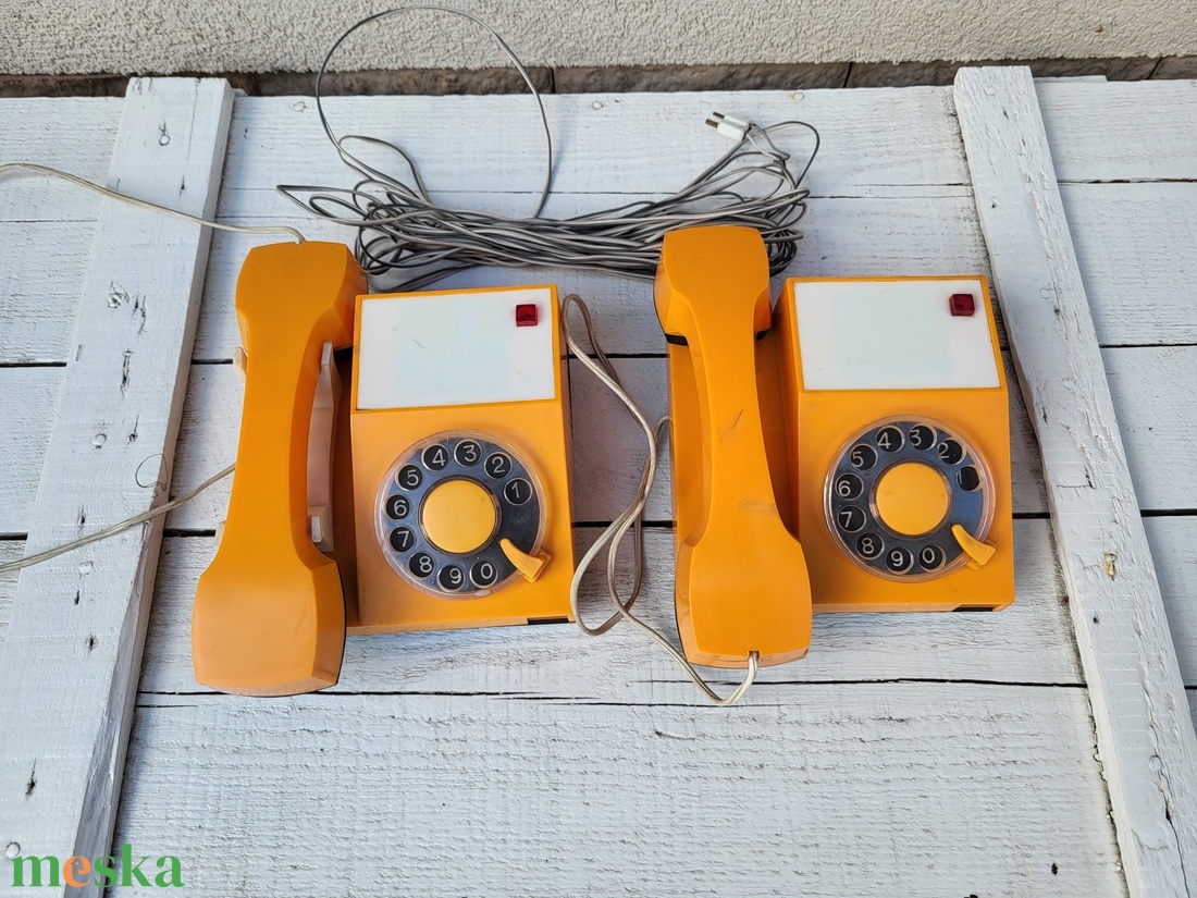 Vintage, retro, jugoszláv játék telefonkészülék pár Iskra Kranj ATA 31 hű másolatai - játék & sport - táblajáték és kártyajáték - társasjátékok - Meska.hu Vintage, retro, jugoszláv játék telefonkészülék pár Iskra Kranj ATA 31 hű másolatai - játék & sport - táblajáték és kártyajáték - társasjátékok - Meska.hu