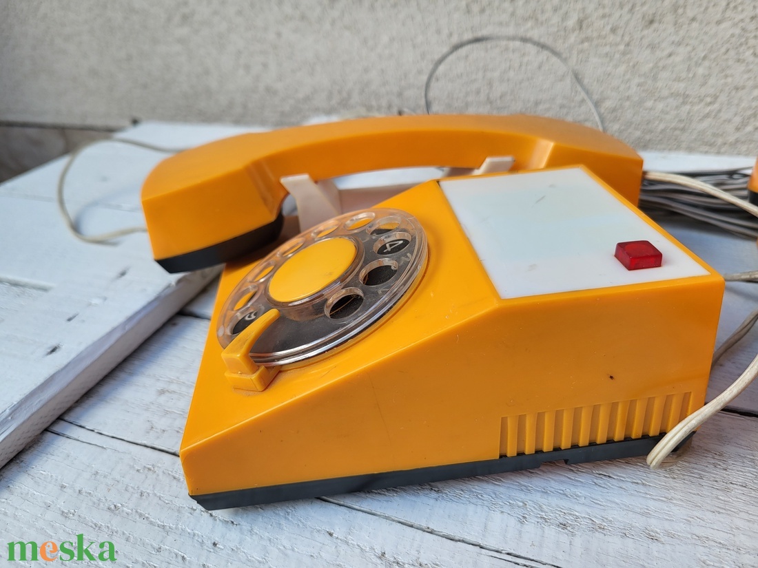 Vintage, retro, jugoszláv játék telefonkészülék pár Iskra Kranj ATA 31 hű másolatai - játék & sport - táblajáték és kártyajáték - társasjátékok - Meska.hu Vintage, retro, jugoszláv játék telefonkészülék pár Iskra Kranj ATA 31 hű másolatai - játék & sport - táblajáték és kártyajáték - társasjátékok - Meska.hu