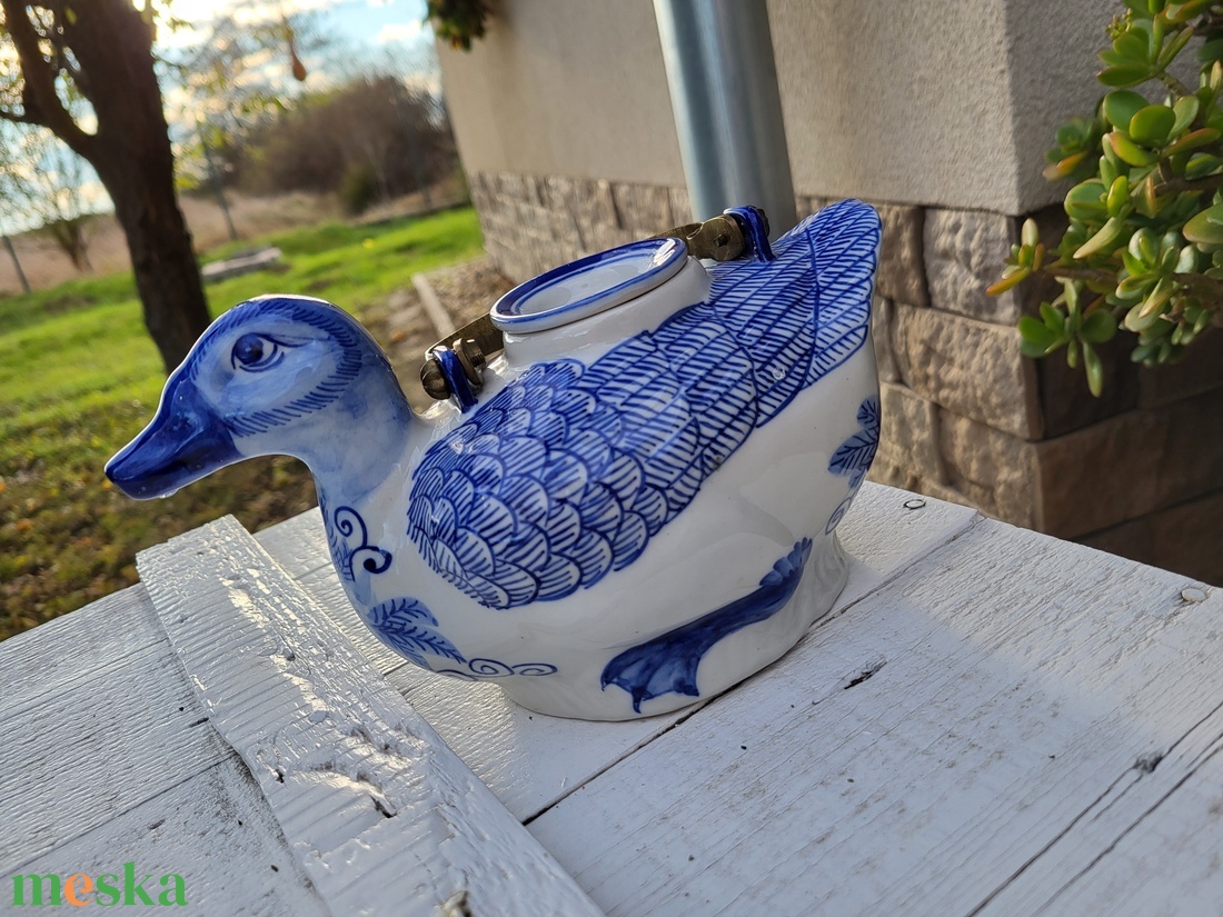 Vintage, thai porcelán, kézzel festett, kacsa teáskanna sárgaréz fogantyúval - otthon & életmód - konyhafelszerelés, tálalás - tálalás - teás- és kávés pohár, készlet - Meska.hu Vintage, thai porcelán, kézzel festett, kacsa teáskanna sárgaréz fogantyúval - otthon & életmód - konyhafelszerelés, tálalás - tálalás - teás- és kávés pohár, készlet - Meska.hu
