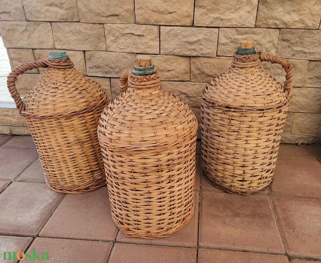 Vesszőfonatos demizsonok - otthon & életmód - konyhafelszerelés, tálalás - italos kellékek - italtartó - Meska.hu Vesszőfonatos demizsonok - otthon & életmód - konyhafelszerelés, tálalás - italos kellékek - italtartó - Meska.hu