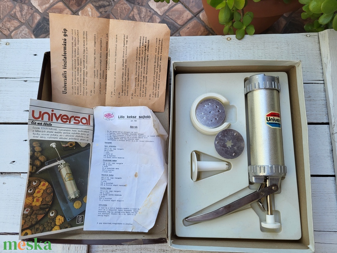 Retro, vintage csehszlovák tésztakészítő / sütikinyomó készlet - otthon & életmód - konyhafelszerelés, tálalás - sütés, főzés - sütikiszúró - Meska.hu Retro, vintage csehszlovák tésztakészítő / sütikinyomó készlet - otthon & életmód - konyhafelszerelés, tálalás - sütés, főzés - sütikiszúró - Meska.hu
