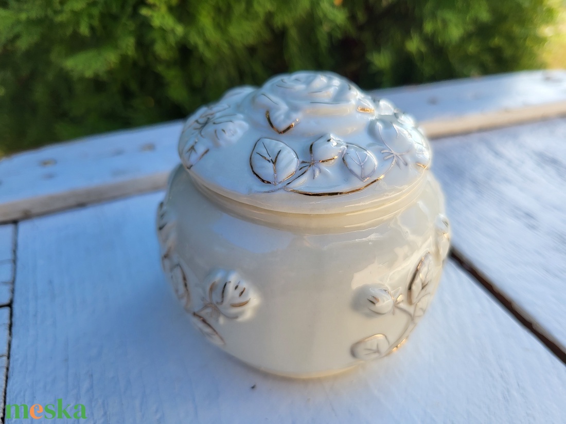 Rózsamintás porcelán bonbonier, cukortartó, ékszerdoboz - ékszer - ékszertartó - ékszerdoboz - Meska.hu