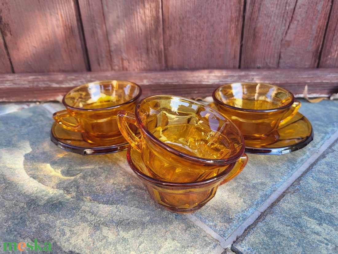 Vintage, borostyánszínű kávéscsésze szett - otthon & életmód - konyhafelszerelés, tálalás - tálalás - bögre & csésze - Meska.hu