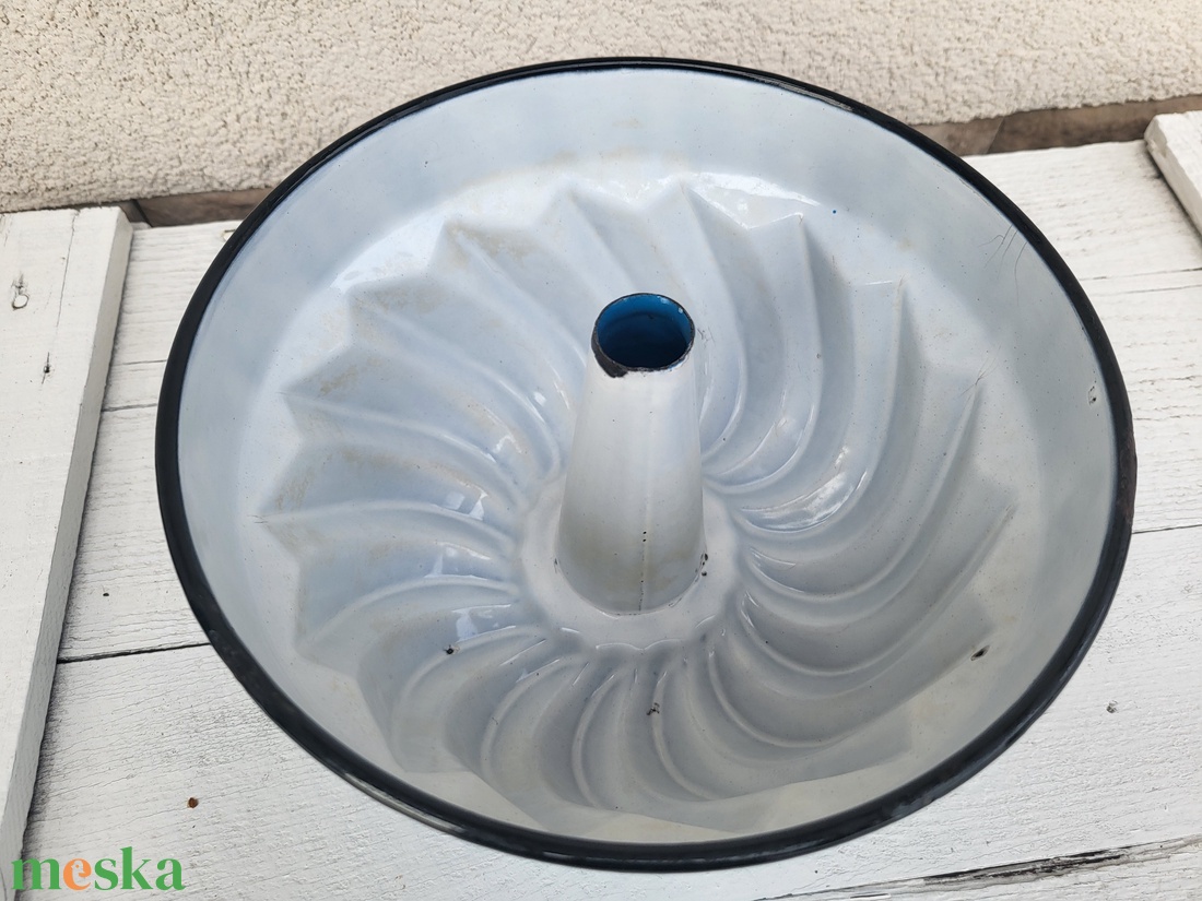 Vintage, retro, zománcozott kuglófsütő - otthon & életmód - konyhafelszerelés, tálalás - konyhai dekoráció - konyhai dísz - Meska.hu