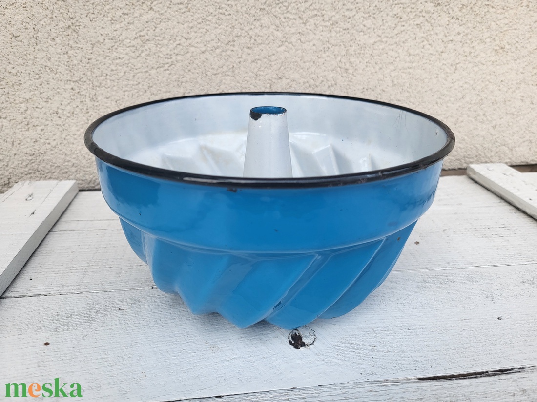 Vintage, retro, zománcozott kuglófsütő - otthon & életmód - konyhafelszerelés, tálalás - konyhai dekoráció - konyhai dísz - Meska.hu