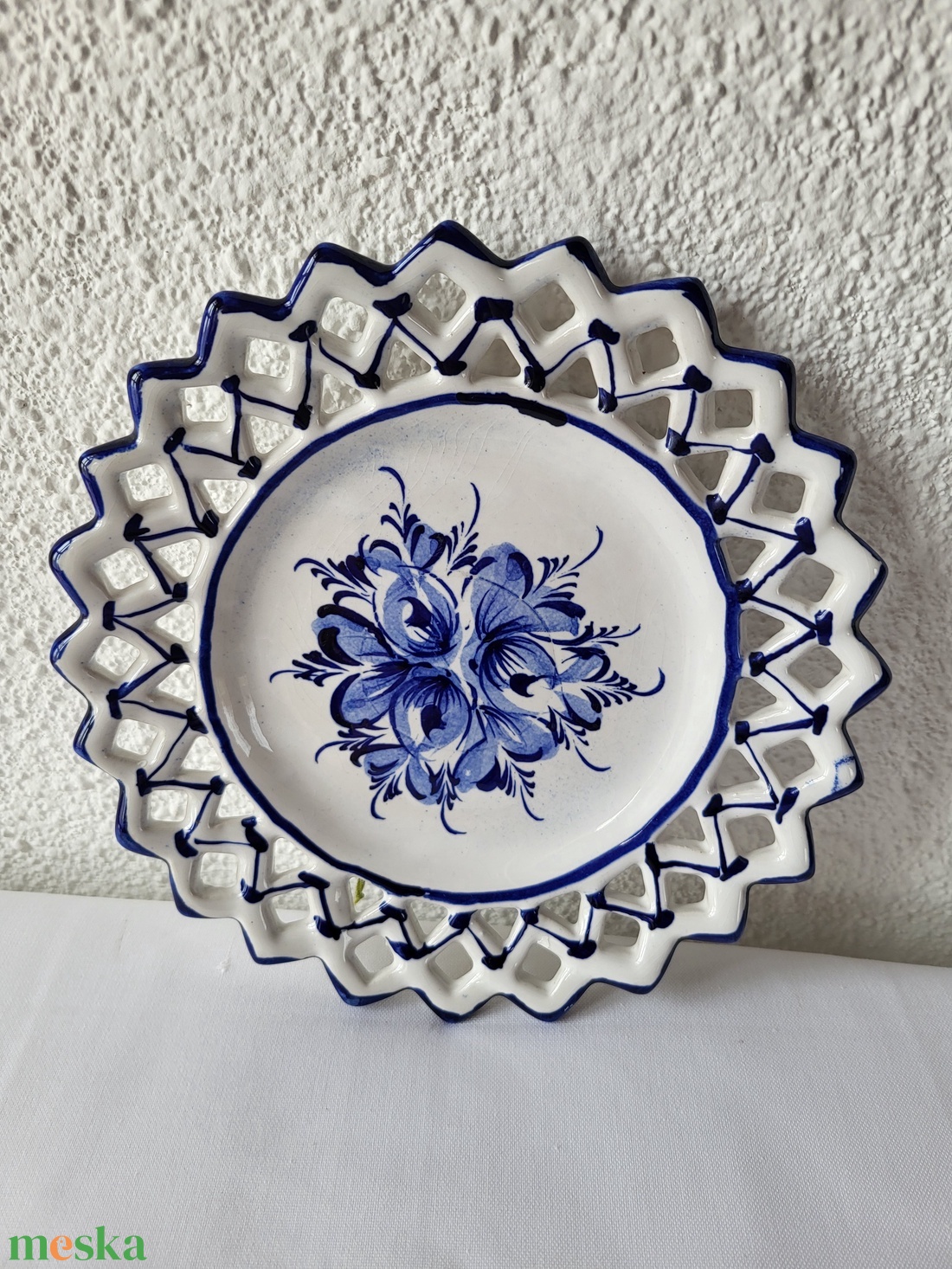 Áttört csipkés, portugál kerámia falitányér - otthon & életmód - dekoráció - fali és függő dekoráció - falra akasztható dekor - Meska.hu