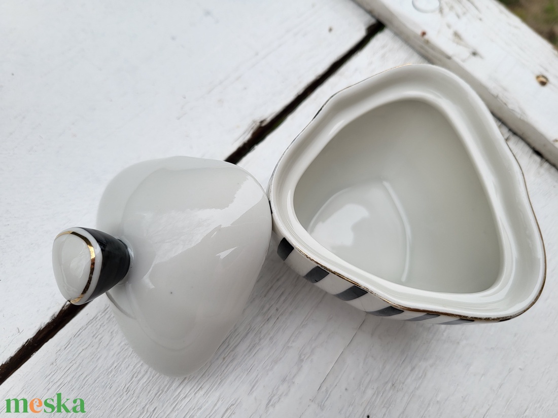 Hollóházi porcelán_art deco stílusú, kézzel festett cukortartó, bonbonier_tervező Koczor Sándor - otthon & életmód - konyhafelszerelés, tálalás - konyhai tárolás - fűszertartó - Meska.hu