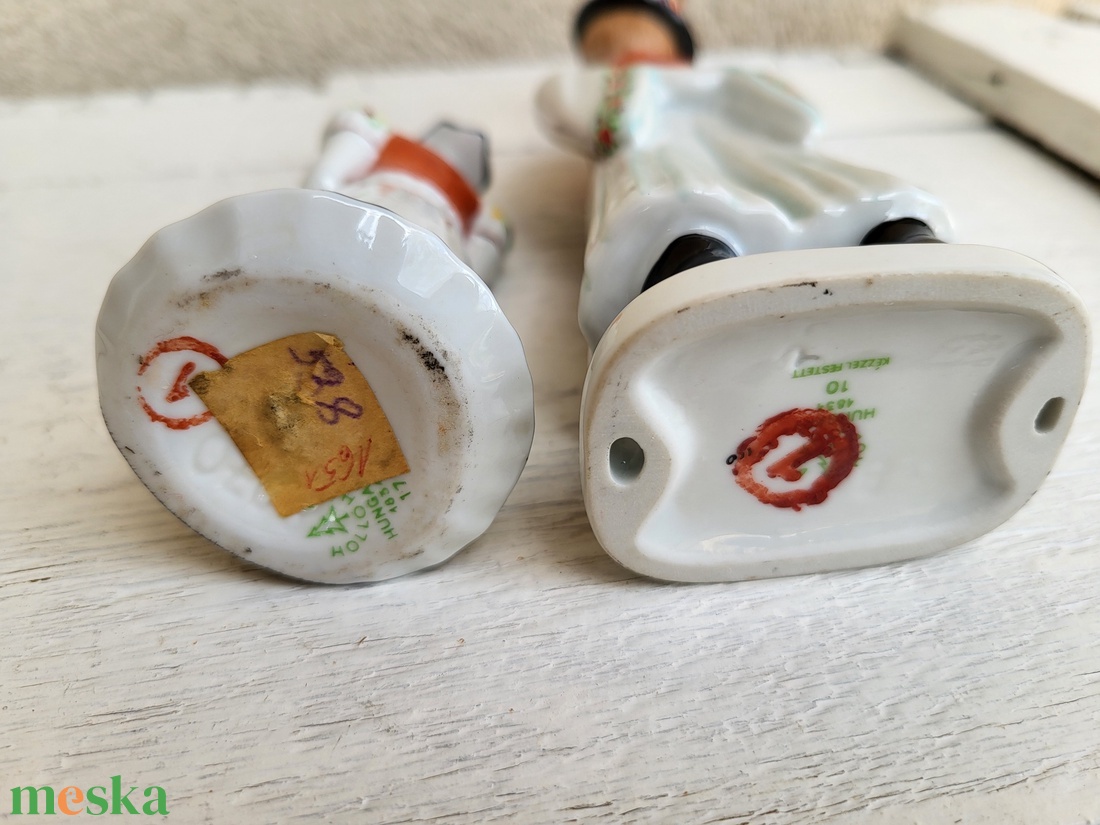 Hollóházi porcelán_kézzel festett, népviseletes fiú-lány páros - otthon & életmód - dekoráció - dekoratív figurák és szobrok - Meska.hu