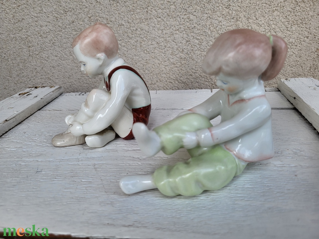 Aquincum Budapest porcelán öltözködő kislány-kisfiú páros - otthon & életmód - dekoráció - dekoratív figurák és szobrok - Meska.hu