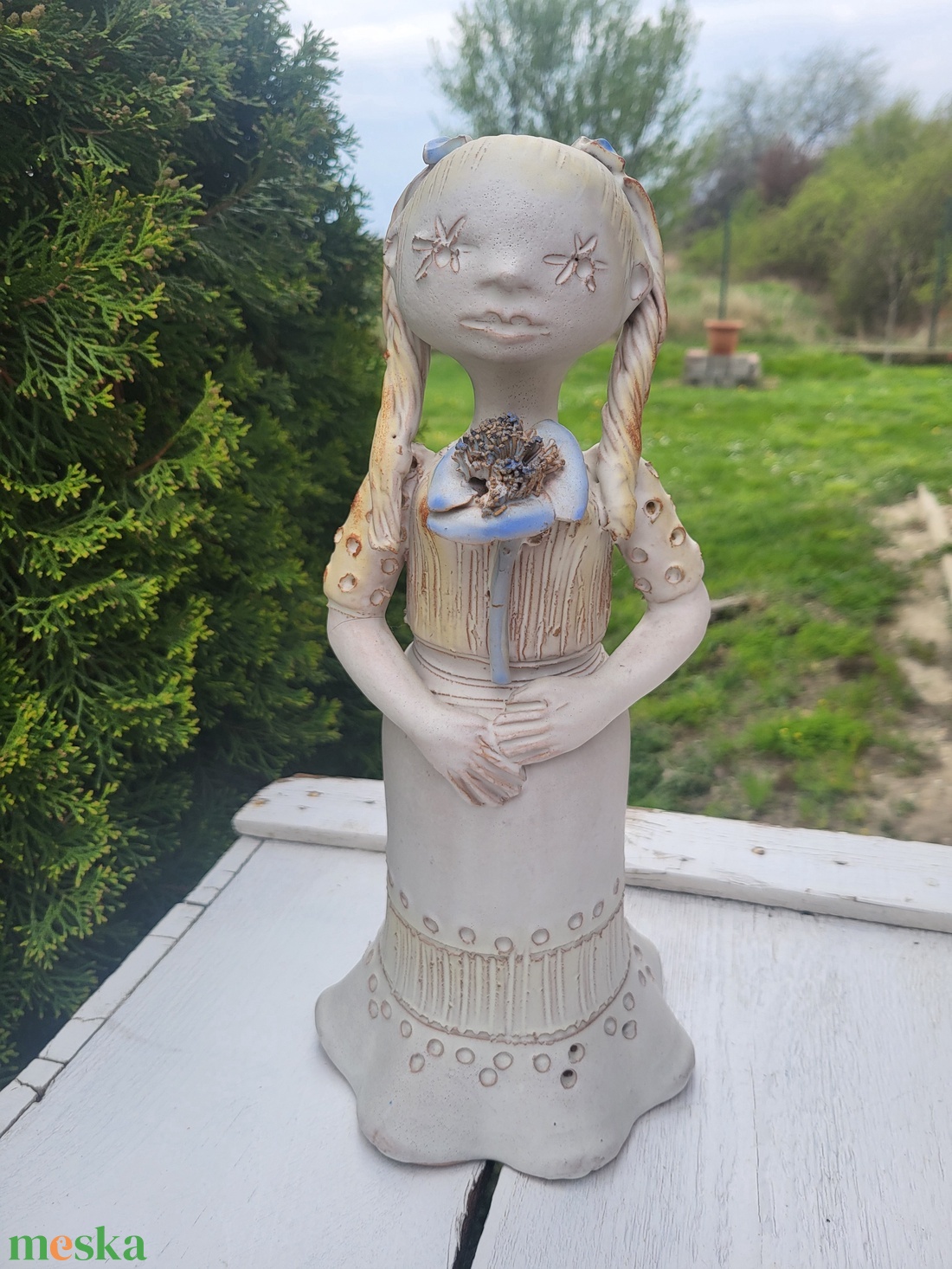 Vintage Kovács Éva  Csillagszemű mázas kerámia_Copfos lány virágcsokorral - otthon & életmód - dekoráció - dekoratív figurák és szobrok - Meska.hu