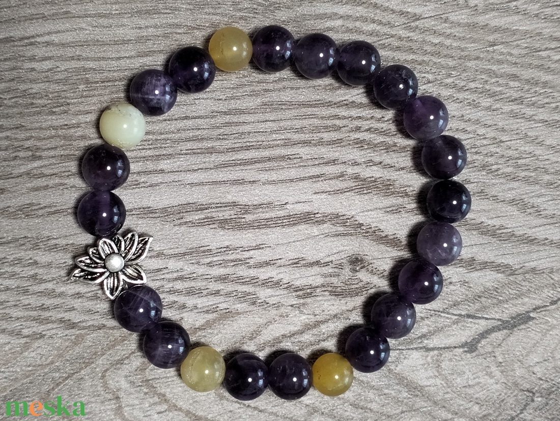 Női Ásványkarkötő - Ametiszt + Mézopál - ékszer - karkötő - ásványkarkötő - Meska.hu