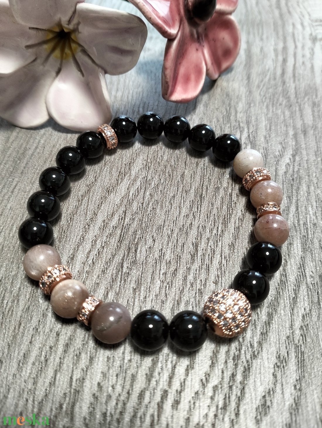Női Ásványkarkötő - Ónix + Barna holdkő - ékszer - karkötő - ásványkarkötő - Meska.hu
