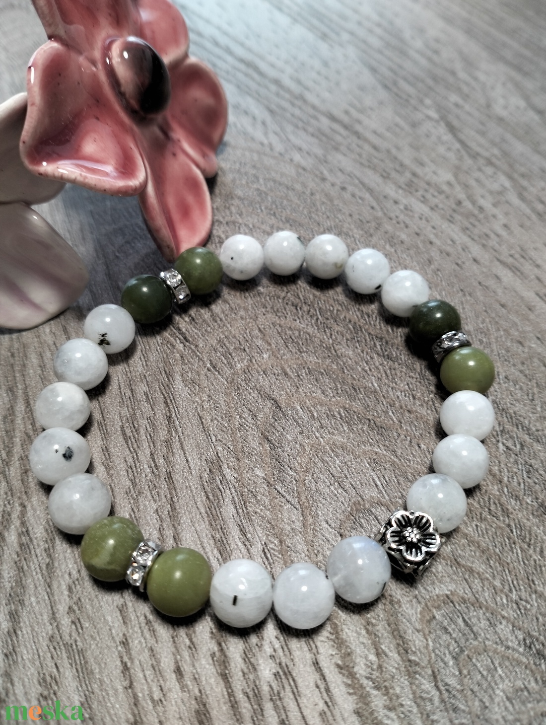 Női Ásványkarkötő - Fehér holdkő + Jáde - ékszer - karkötő - ásványkarkötő - Meska.hu