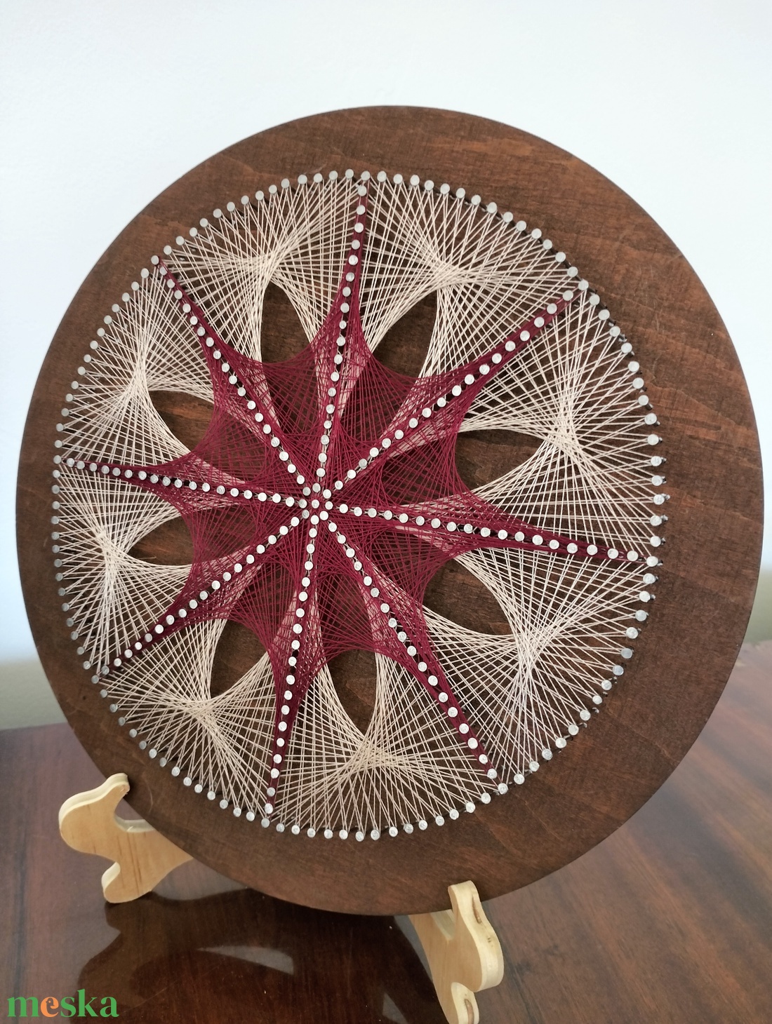 String Art - fonalművészet - Vörös csillagvirág - otthon & életmód - dekoráció - fali és függő dekoráció - falra akasztható dekor - Meska.hu