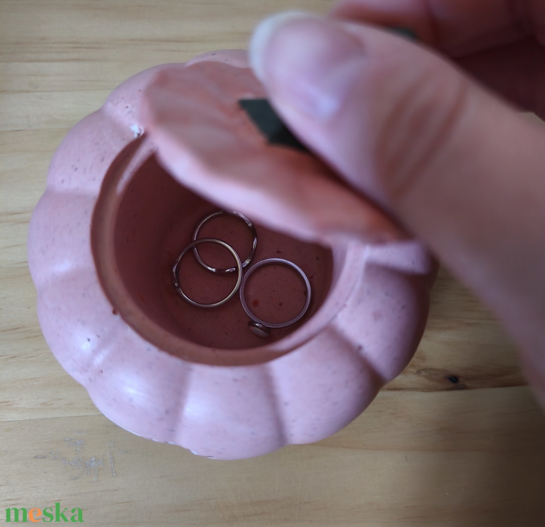 Tök mindegy  őszi dekor és apróságtartó egy kis passzív agresszióval - otthon & életmód - dekoráció - asztal és polc dekoráció - asztaldísz - Meska.hu