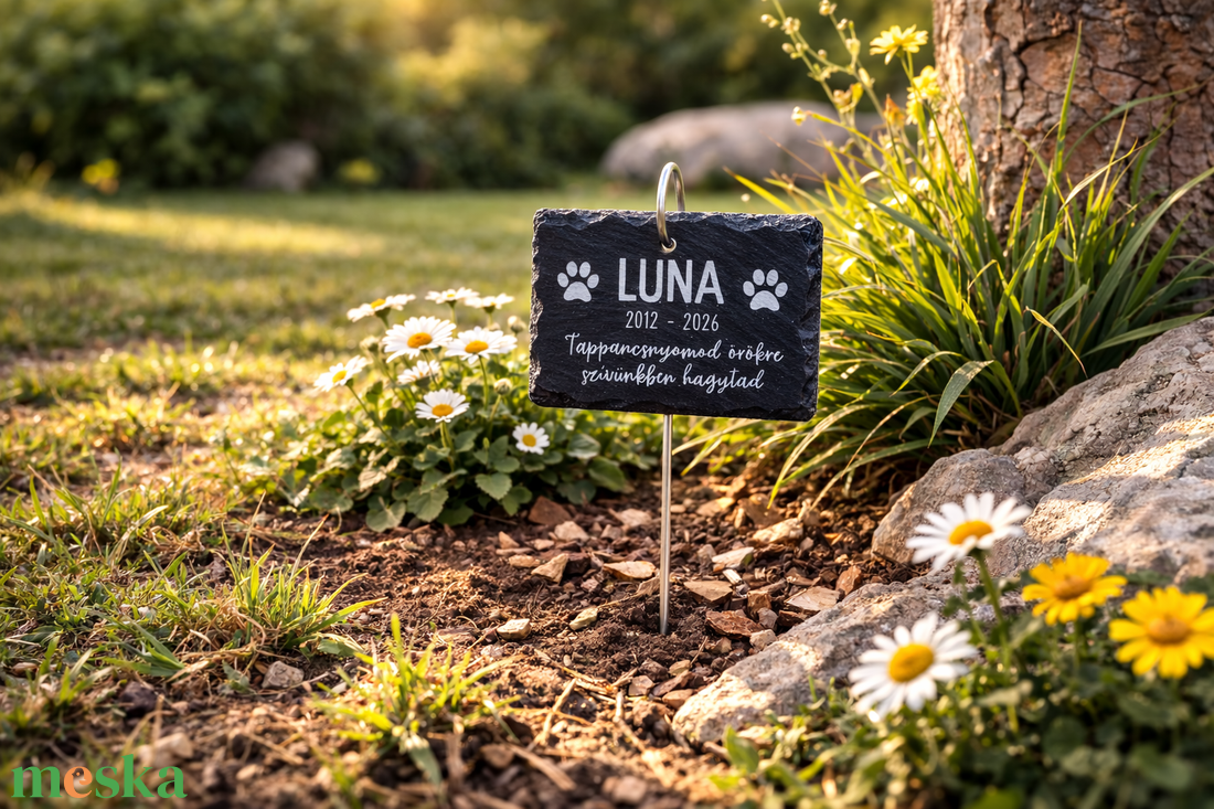 Egyedi névvel ellátott kisállat emléktábla kutyáknak, macskáknak és egyéb házi kedvenceknek, kis cölöppel leszúrható - otthon & életmód - vallás - temetkezési tárgy - sírdísz, kegyeleti dísz - Meska.hu
