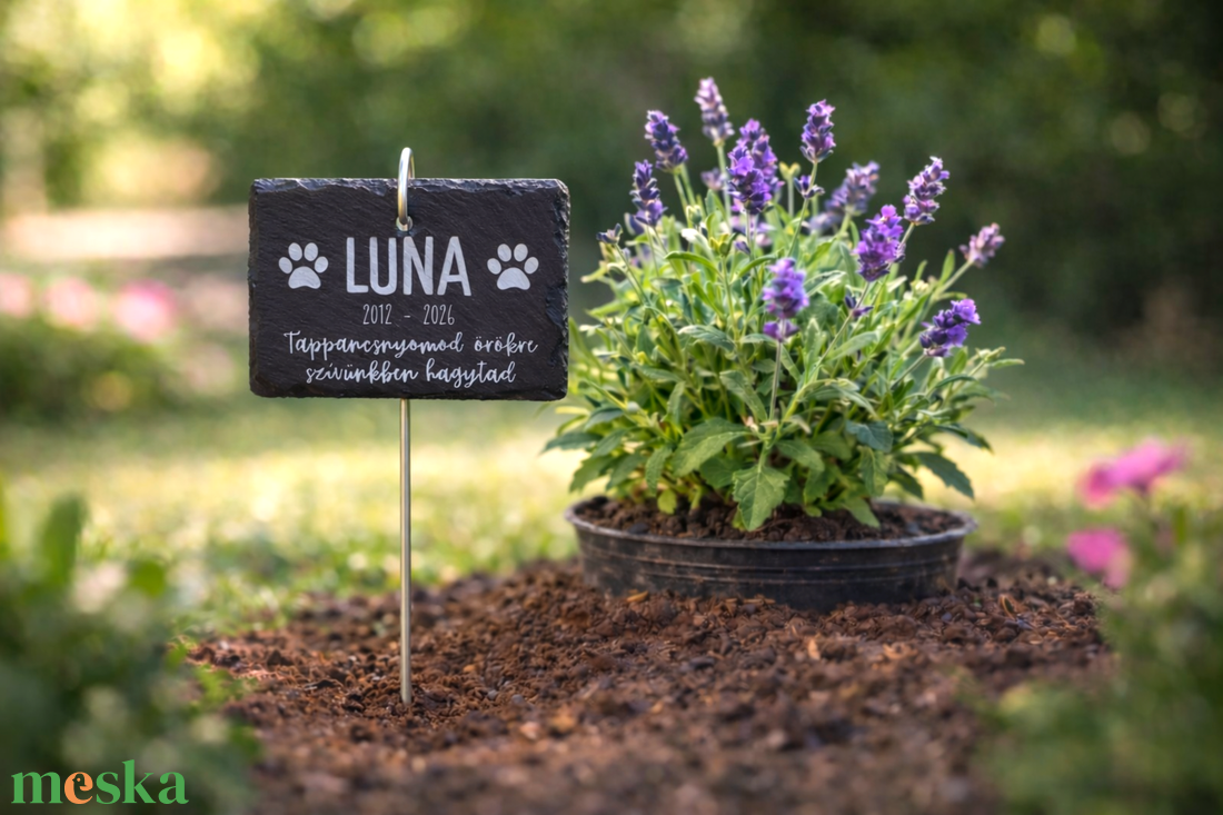 Egyedi névvel ellátott kisállat emléktábla kutyáknak, macskáknak és egyéb házi kedvenceknek, kis cölöppel leszúrható - otthon & életmód - vallás - temetkezési tárgy - sírdísz, kegyeleti dísz - Meska.hu