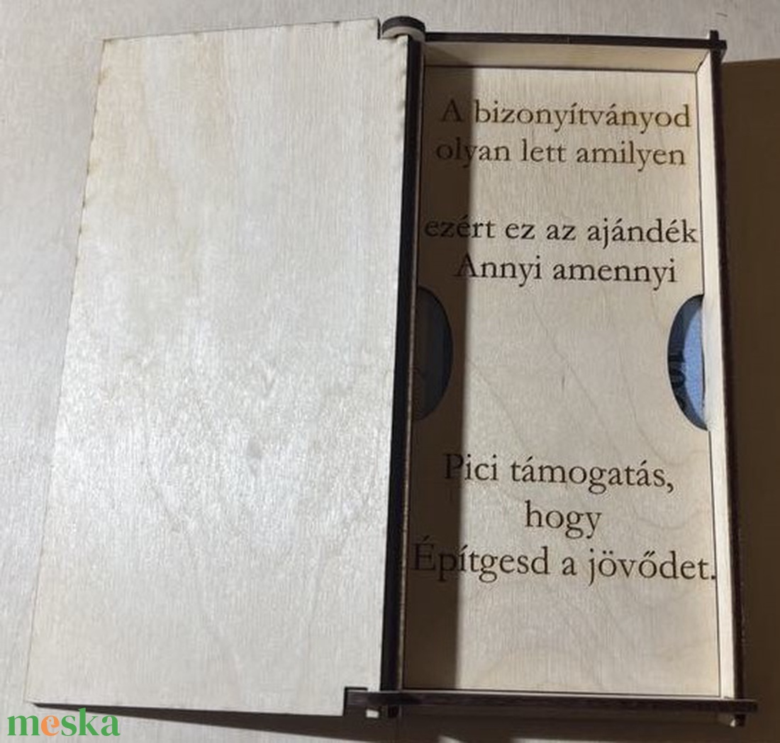 Egyedi ballagási vagy akár esküvői pénz átadó dobozka. - otthon & életmód - papír, írószer - ajándékozás kellékei - pénzátadó doboz - Meska.hu Egyedi ballagási vagy akár esküvői pénz átadó dobozka. - otthon & életmód - papír, írószer - ajándékozás kellékei - pénzátadó doboz - Meska.hu