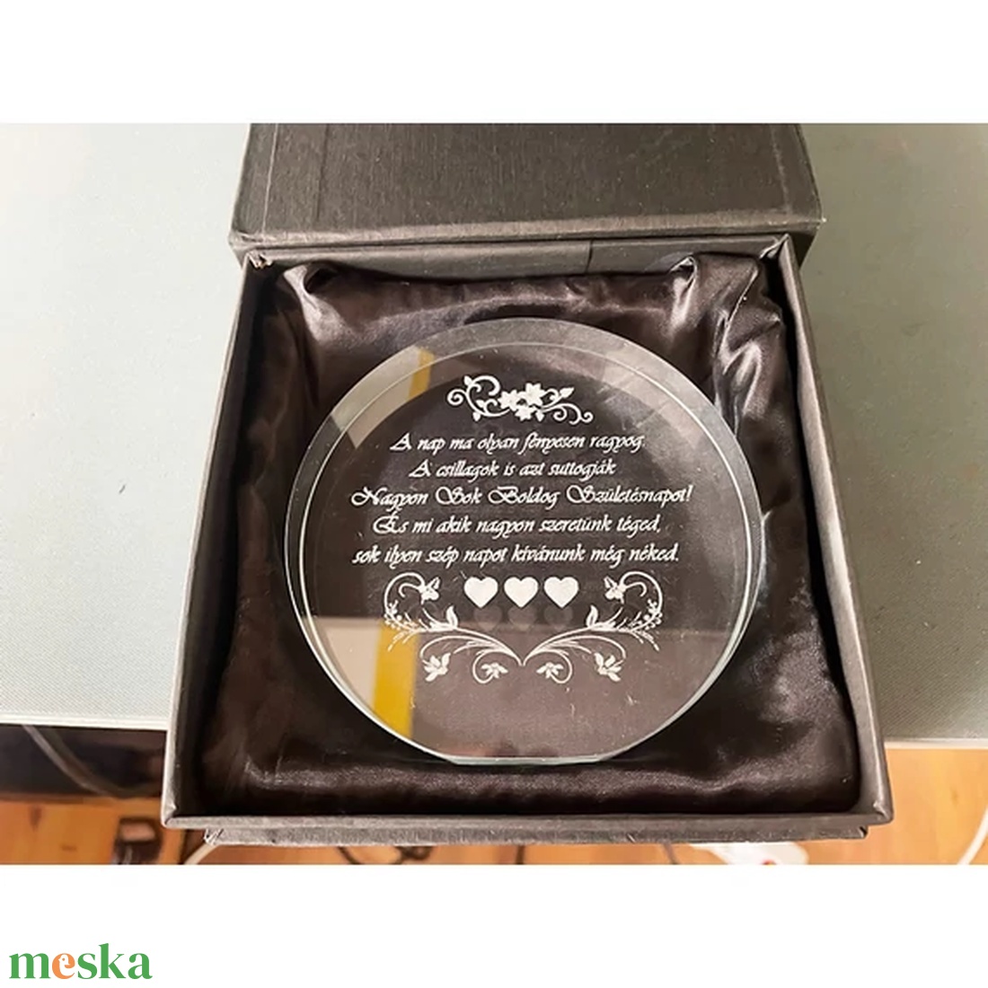 Gravírozott üvegplakett díszdobozban - kellékek & szerszámok - díszíthető tárgyak - üveg - Meska.hu
