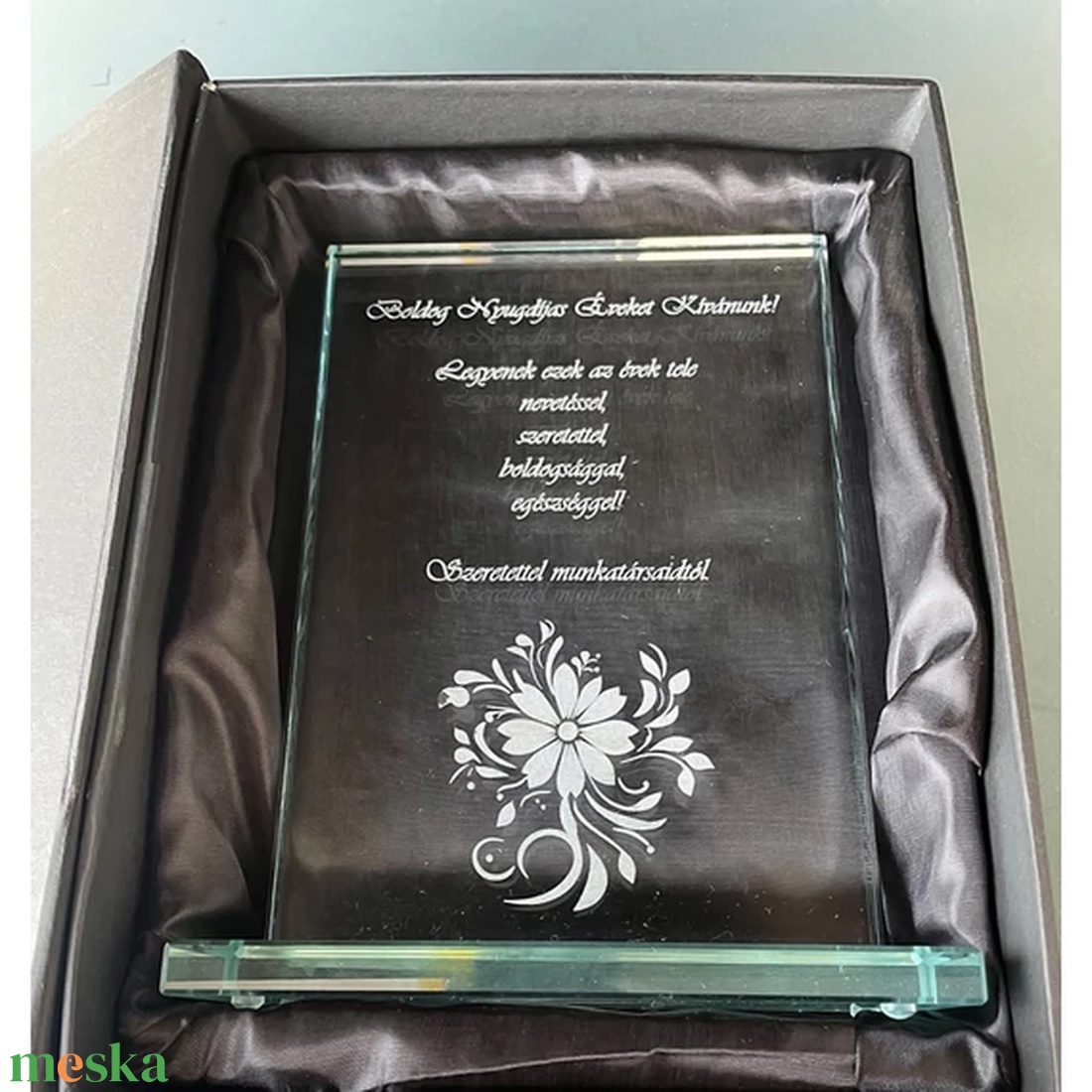 Gravírozott üvegplakett díszdobozban - kellékek & szerszámok - díszíthető tárgyak - üveg - Meska.hu