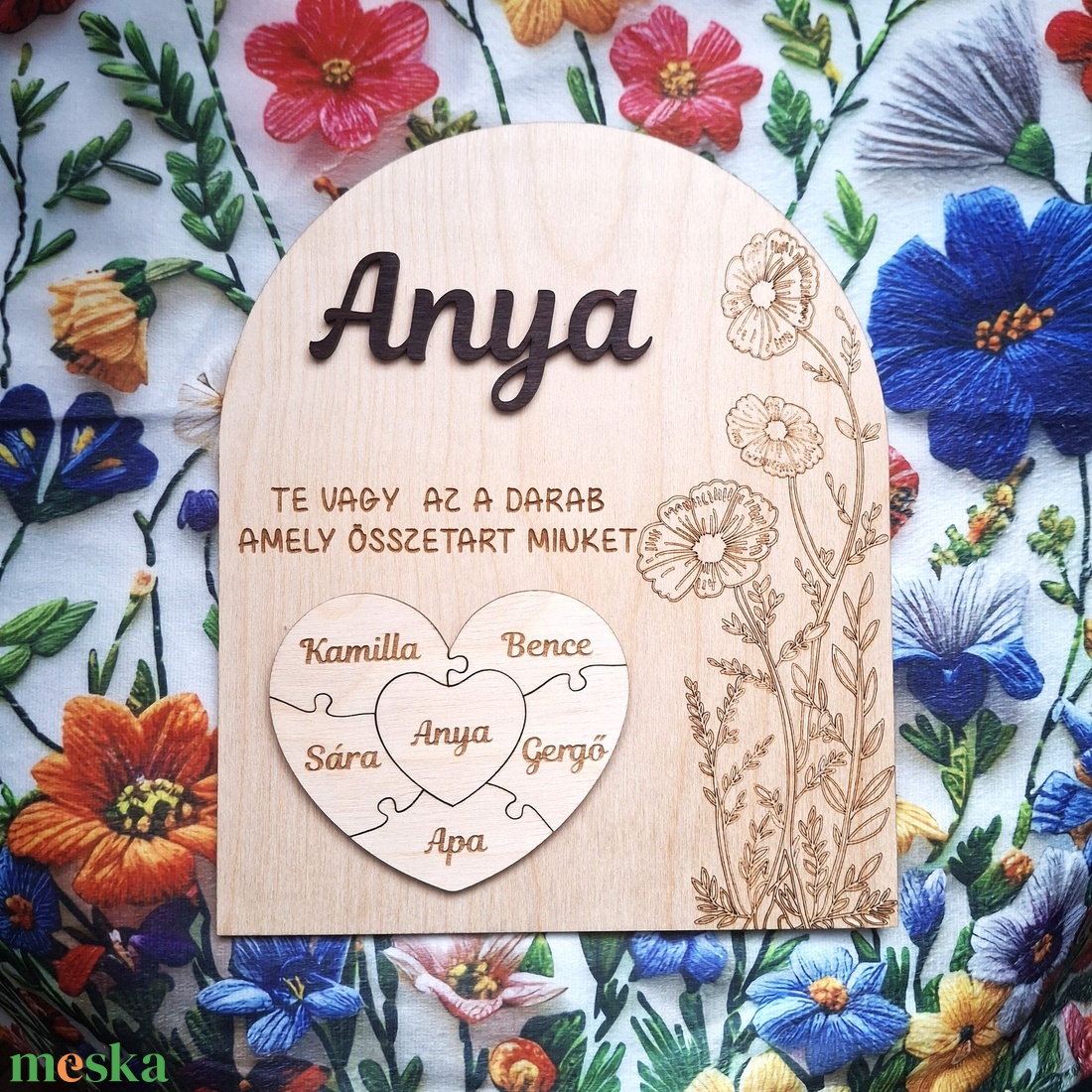 Egyedi fa tábla anyák napjára  Te vagy az a darab, amely összetart minket - otthon & életmód - dekoráció - kép & falikép - táblakép - Meska.hu