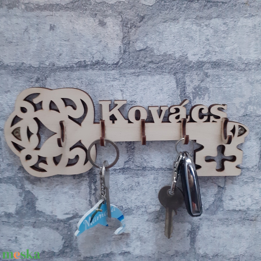 Családneves, kulcs formájú fali kulcstartó - otthon & lakás - dekoráció - fali és függő dekoráció - fali kulcstartó - Meska.hu