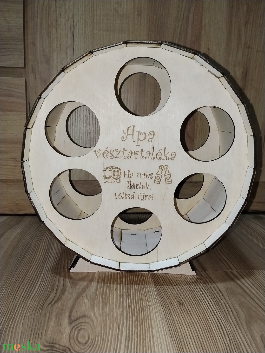 A tökéletes ajándék, amit nem a polcon fognak kerülgetni fa söröshordó - karácsony - karácsonyi ajándékozás - karácsonyi ajándékcsomagolás - Meska.hu