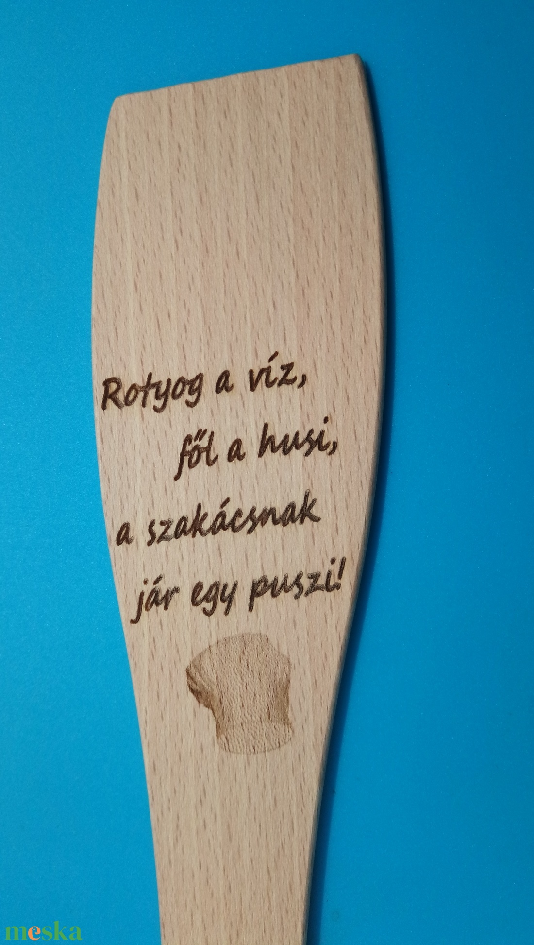 Dísz teflonlapát, háziáldás jellegű szöveggel. Rigmus, húsfordító lapáton. (Ajándék fakanál.) - otthon & életmód - konyhafelszerelés, tálalás - sütés, főzés - fakanál & fakanáltartó - Meska.hu